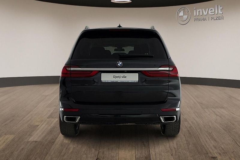 BMW X7 xDrive30d - fotka 4 z 28