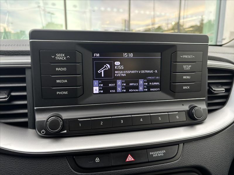 Kia Ceed 1,4 TGDi 103kW Fresh ZÁRUKA - fotka 17 z 33