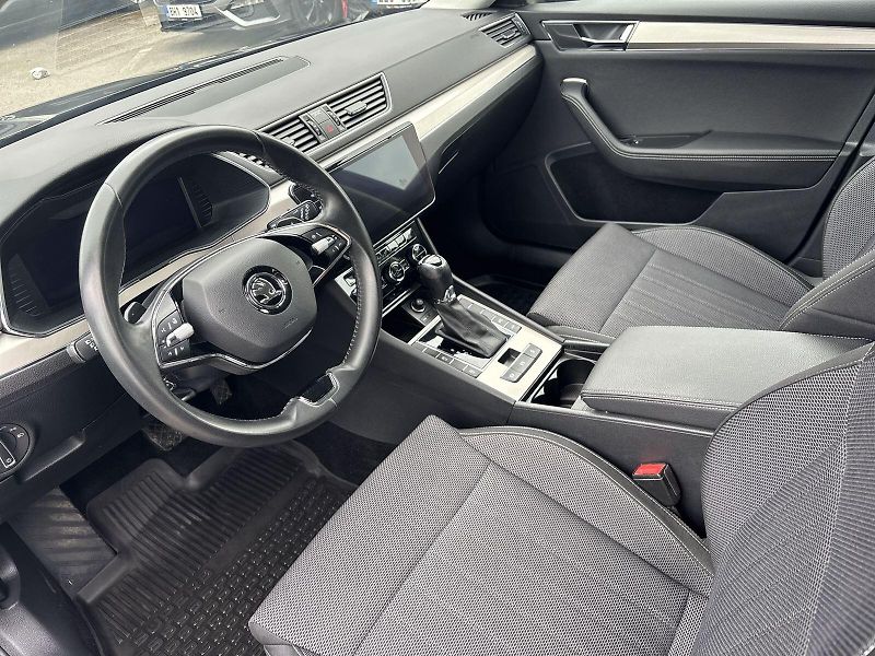 Škoda Superb (2022) Combi 2.0 TDI DSG Style - fotka 6 z 33