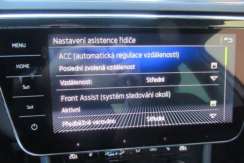 Škoda Superb 2.0 TDI DSG L&K TAŽNÉ - fotka 16 z 41
