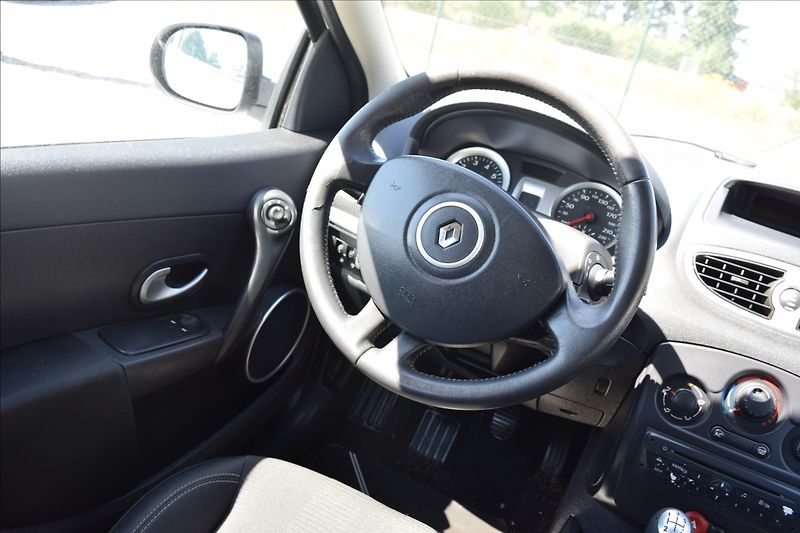 Renault Clio 1,2 i 74KW ALU KLIMA TAŽNÉ - fotka 31 z 48