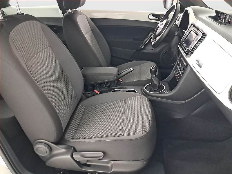 Volkswagen Beetle (2016) 1.2 TSI, ČR,1.maj, Bi-Xenony - fotka 9 z 19