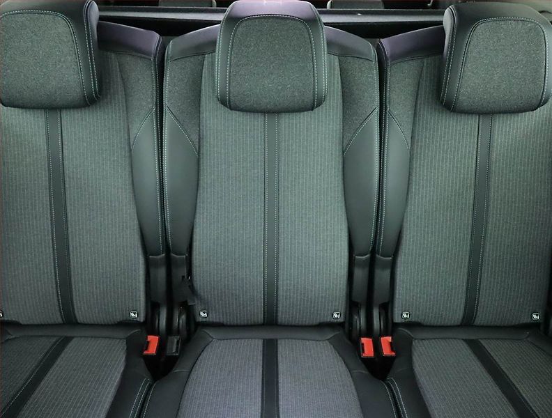 Peugeot 5008 (2023) Allure PureTech 130 - fotka 10 z 23