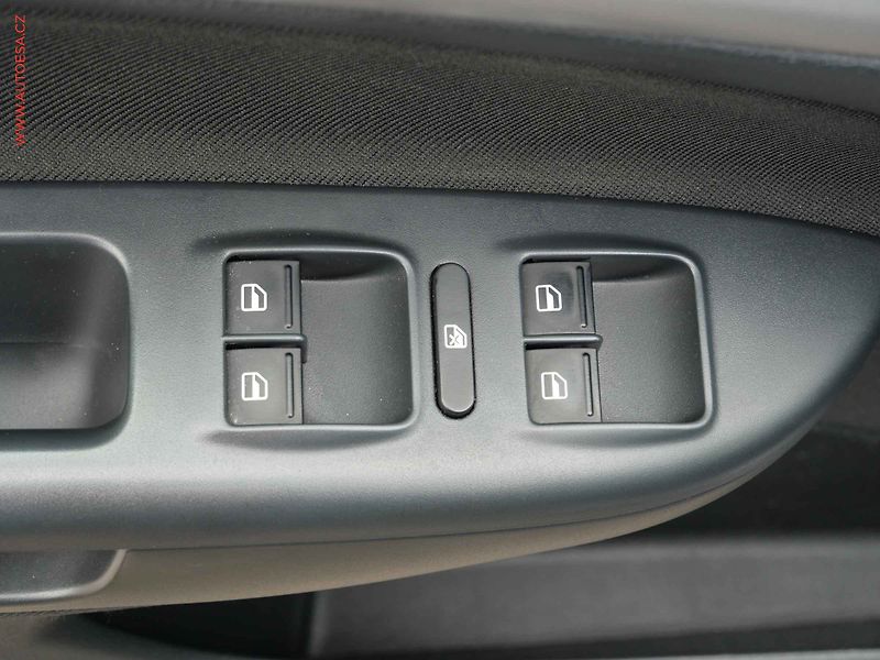 Škoda Octavia (2012) 1.4TSi, 1.maj,ČR, STK7/28 - fotka 11 z 15