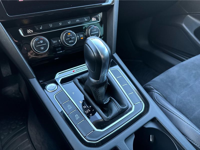 Volkswagen Passat 2,0 TDi 140kW HIGHLINE R-LINE - fotka 14 z 24