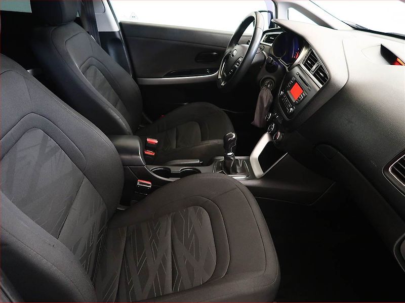 Kia Ceed (2017) 1.4 CVVT, Park. senzory - fotka 9 z 14