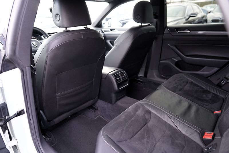 Volkswagen Arteon 2.0 TDI/4Motion/DSG/R-line - fotka 32 z 40