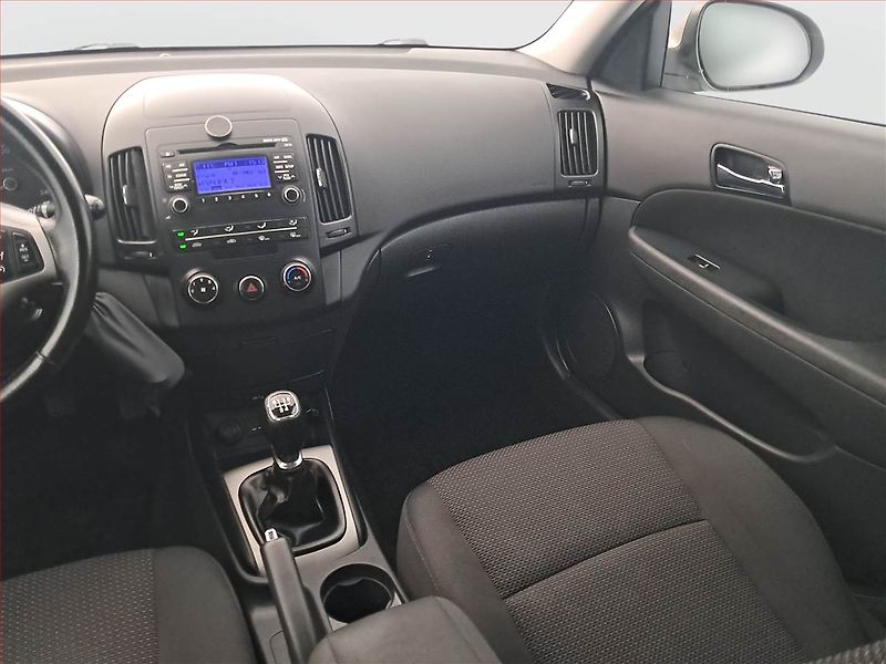 Hyundai i30 (2011) 1.4 CVVT, LPG, po STK, Tažné - fotka 8 z 16
