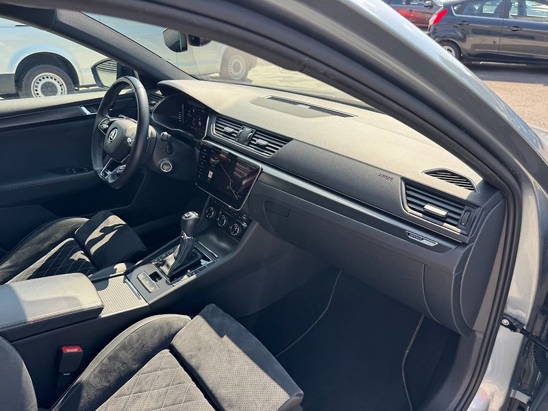Škoda Superb (2021) Sportline 2.0 TSI DSG 4x4 - fotka 32 z 40