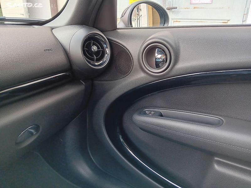 Mini Countryman 2.0D  S WORKS 4X4 - fotka 19 z 26