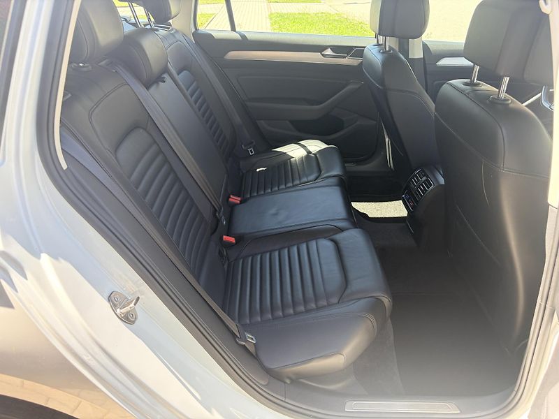 Volkswagen Passat 2.0TDI 110KW HIGHLINE DSG LED - fotka 43 z 46