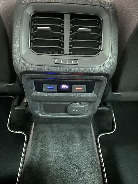 Volkswagen Tiguan 2.0 TSi 4x4 DSG REZERVACE  - fotka 23 z 37