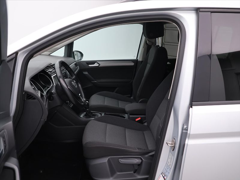 Volkswagen Touran 1,6 TDI 81kW DSG 7-Míst Tažné - fotka 11 z 29
