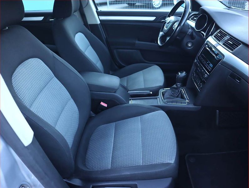 Škoda Superb (2012) 2.0 TDI, Serv.kniha, Tempomat - fotka 9 z 17