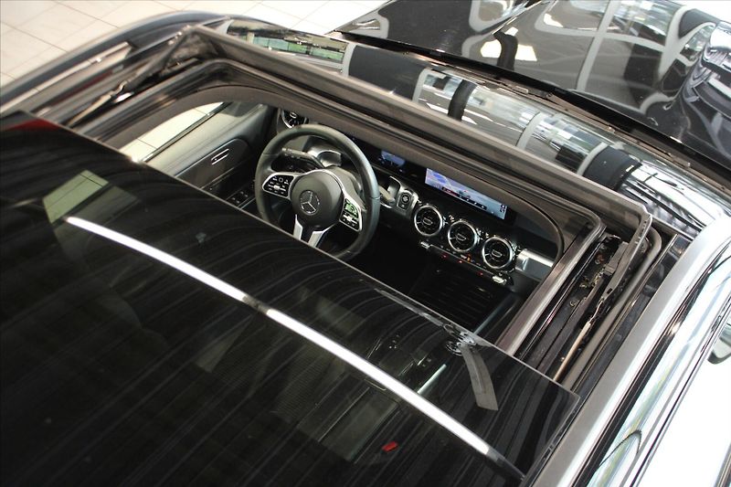 Mercedes-Benz GLB 220d 4MATIC MBEAM/Pano/Night/M - fotka 6 z 29