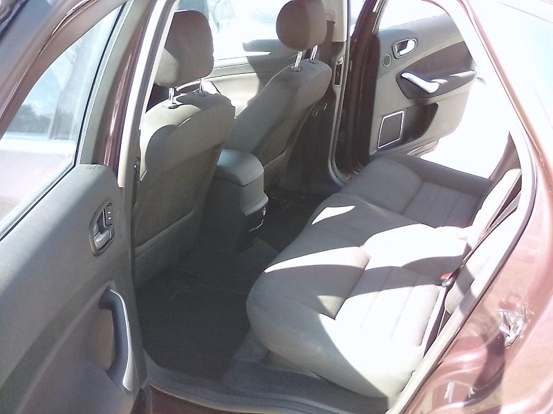Ford Mondeo (2009) 2.0i 16V Titanium, ser. knížka - fotka 25 z 32