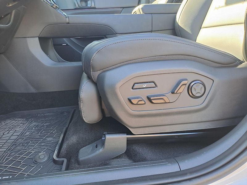 Hyundai Santa Fe (2025) 1,6 T-GDI HEV 6AT 4×4 MR25 - fotka 12 z 18