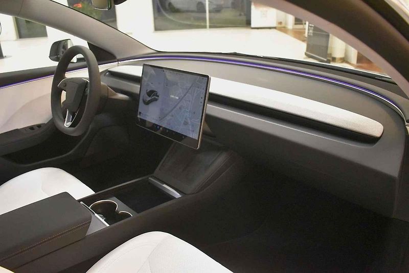 Tesla slibuje, že objednané exempláře nové verze Modelu 3 dorazjí ze Šanghaje během 2 až 6 týdnů
