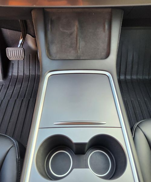 Tesla Model Y (2021) TEPELKO*ZÁRUKA*TAŽNÉ*AWD* - fotka 40 z 45