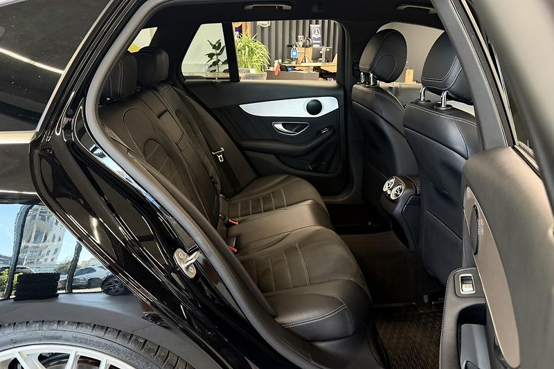 Mercedes-Benz Třídy C (2020) C 220d 4Matic AMG Line - fotka 32 z 81
