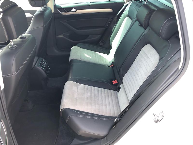 Volkswagen Passat Variant 2.0 TDi 4-Motion HIGHL - fotka 12 z 29