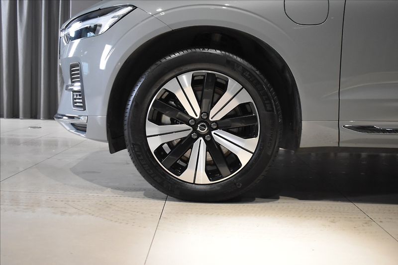 Volvo XC60 2,0 T6 AWD Plus - fotka 7 z 24