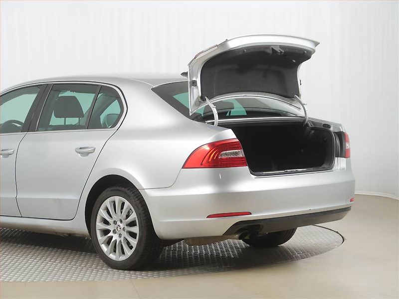 Suzuki Vitara (2019) Elegance 1.4 BoosterJet, 4X4 - fotka 15 z 22