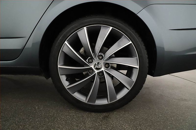 Škoda Octavia (2019) 1.5 TSI, Automat, Kůže, Navi - fotka 20 z 20