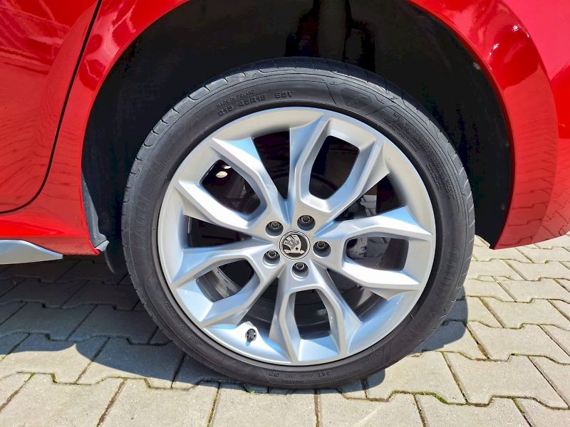 Škoda Kamiq (2021) 1.0 TSI / 81 kW / 7DSG / Style - fotka 34 z 34