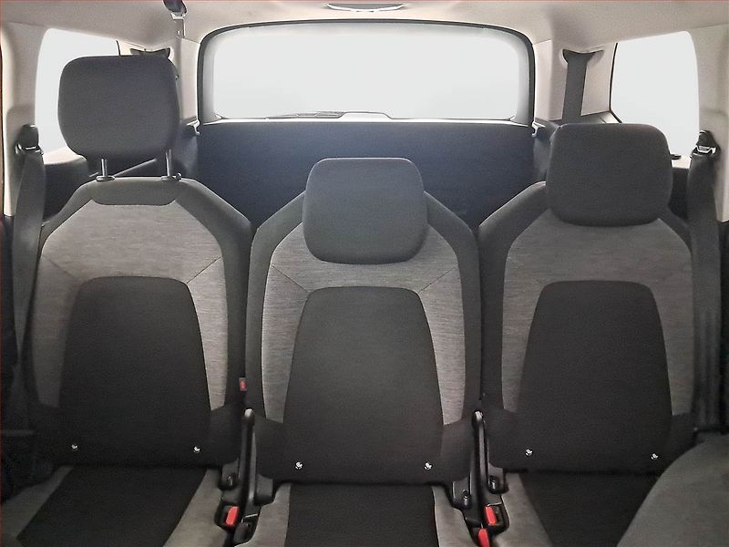 Citroën C4 Picasso (2017) 1.6 BlueHDi, 7 míst, Navi - fotka 10 z 18