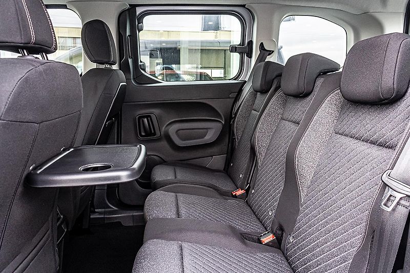 Peugeot Rifter (2025) 1,5 LONG ALLURE BlueHDi 130 S& - fotka 15 z 15