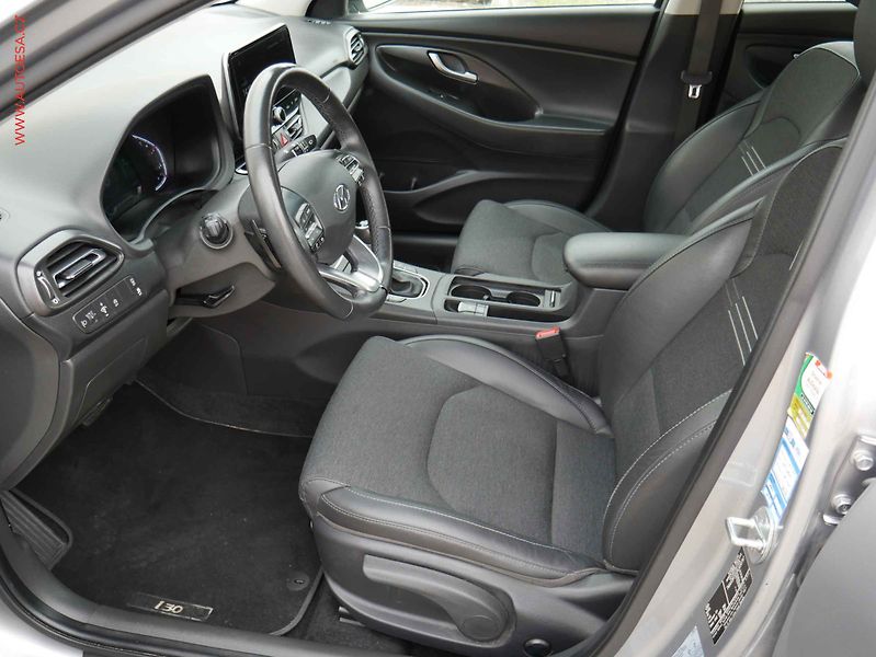 Hyundai i30 (2022) 1.5 T-GDi FastBack, 1.maj,ČR - fotka 9 z 21