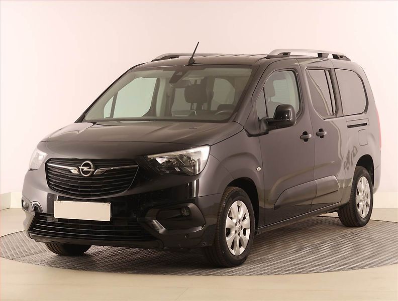 Opel Combo (2020) Maxi Enjoy 1.2 Turbo, 7Míst - fotka 2 z 23