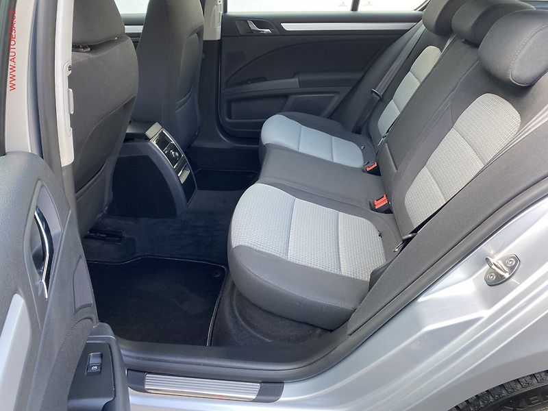 Škoda Superb (2012) 2.0 TDi, Ambition - fotka 10 z 16