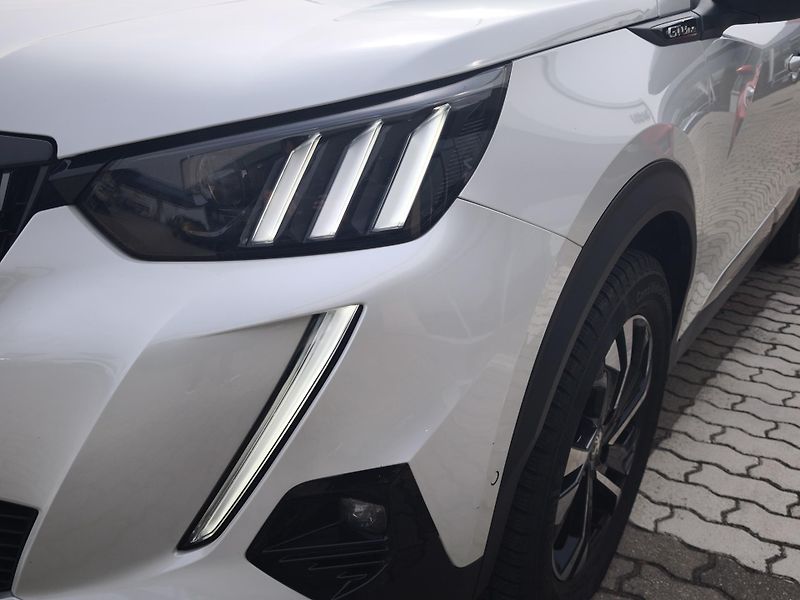 Peugeot 2008 2020 ČR GT Line 1.2 PT 96kW  - fotka 26 z 40