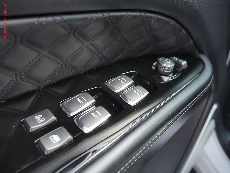 SsangYong Rexton (2023) 2.2 CRDi 4x4, 7míst, 1.maj - fotka 18 z 28