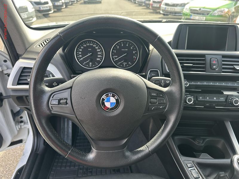 BMW Řada 1 (2015) 1.5i 116i, Klima - fotka 11 z 21
