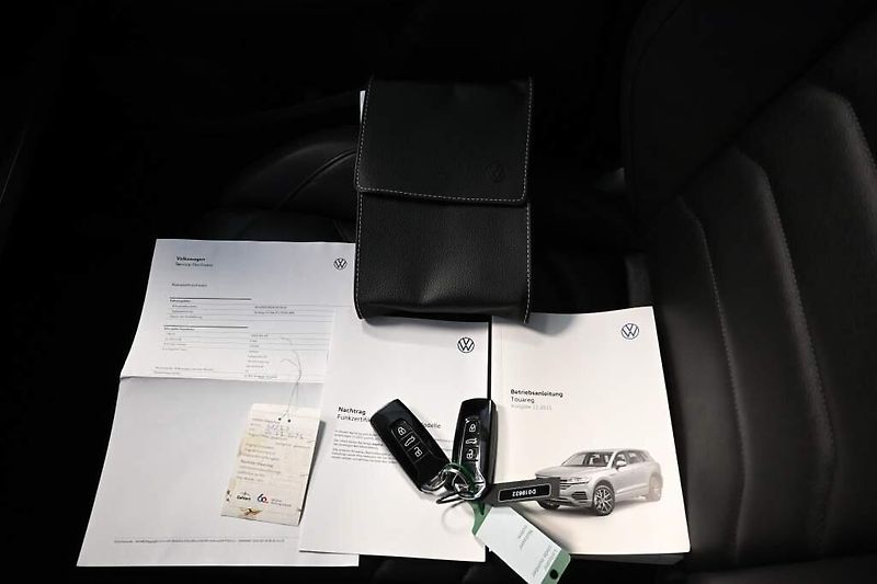 Volkswagen Touareg (2022) 3.0 4Motion LED ACC Vzduch Taž - fotka 29 z 34