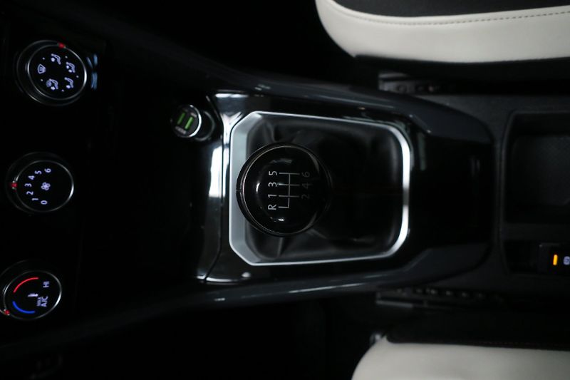 Volkswagen T-Roc (2019) Sport 1.5 TSI 110 kW manuál - fotka 34 z 47