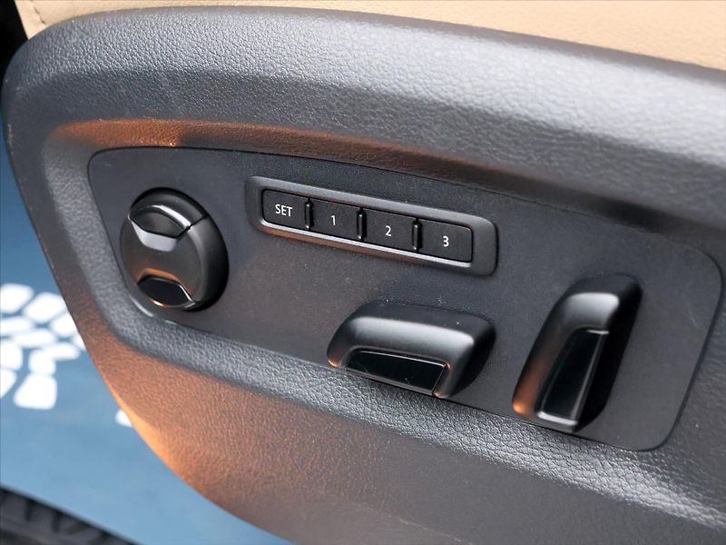 Volkswagen Multivan 2,0 TDI 4M DSG CZ Highline DPH - fotka 18 z 36