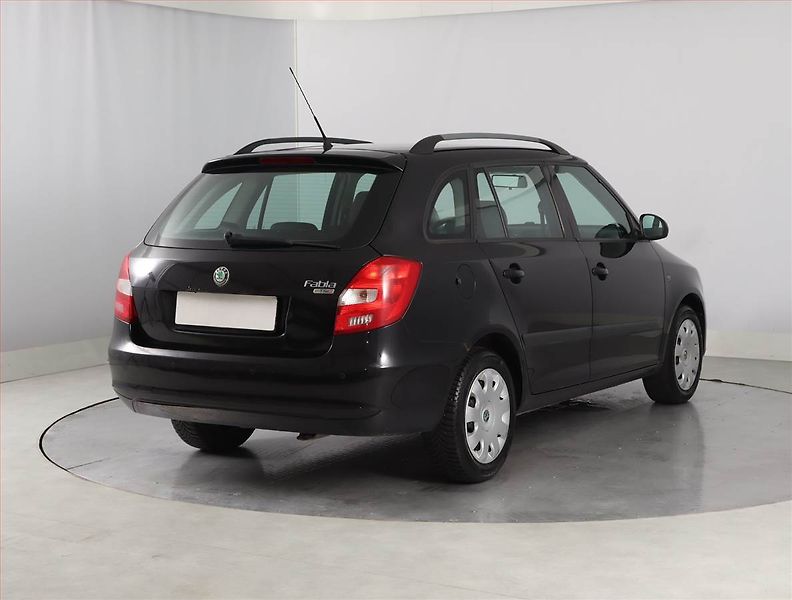 Škoda Fabia (2010) Ambition 1.2 TSI, oblíbený vůz - fotka 5 z 18
