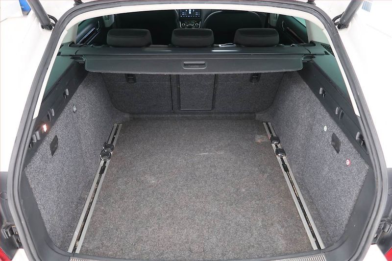 Škoda Superb (2012) 2.0 TDI, Automat, Tempomat - fotka 14 z 23