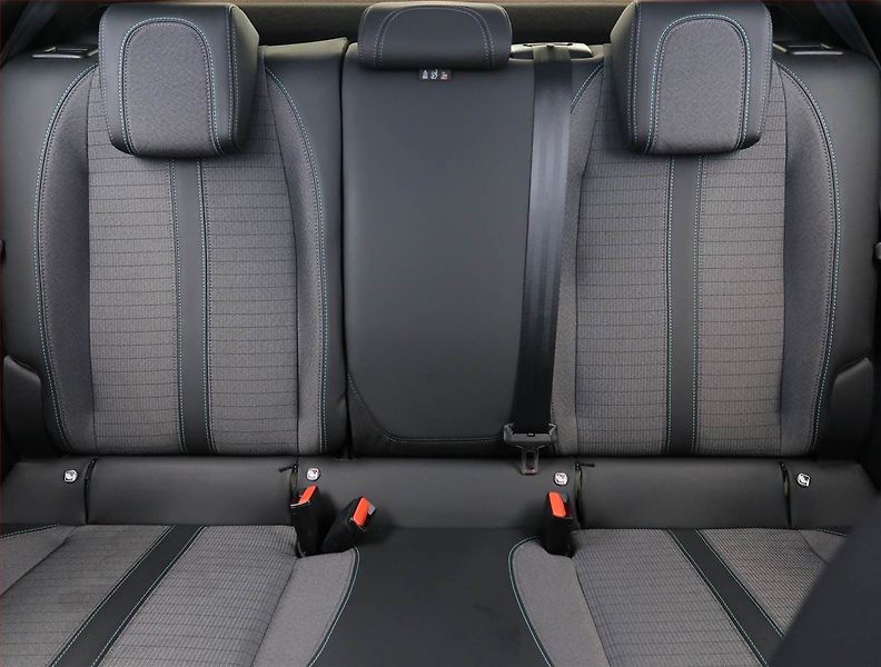 Peugeot 2008 (2022) 1.2 PureTech, Automat, ČR - fotka 10 z 25