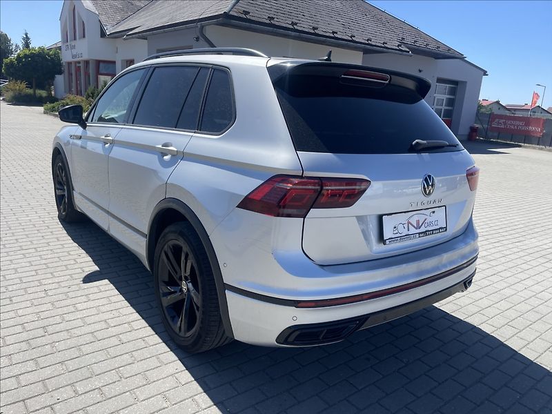 Volkswagen Tiguan 2,0 TDi 110kw DSG R-Line LED R - fotka 37 z 40