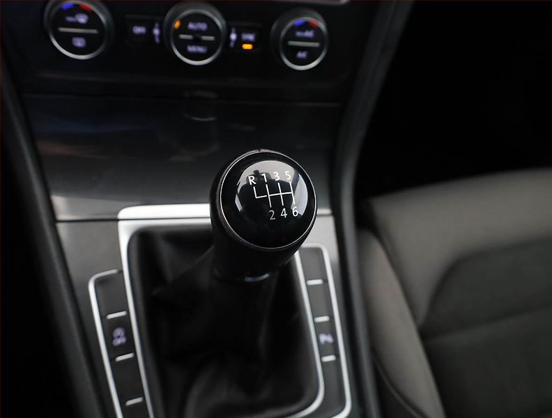 Volkswagen Golf (2019) 1.5 TSI, Serv.kniha, Tempomat - fotka 12 z 20