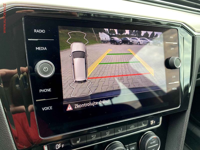 Volkswagen Passat (2020) 1.6 TDi, Elegance, DSG, LED - fotka 12 z 17
