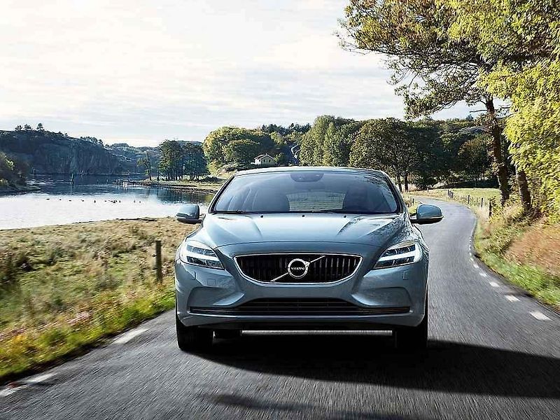 Volvo V40.