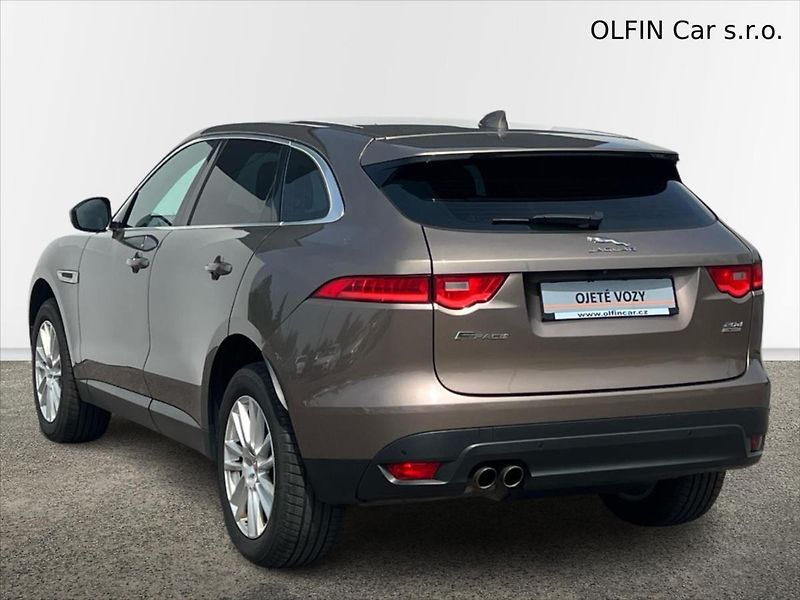 Jaguar F-Pace 2,0 D 132kW AWD PRESTIGE - fotka 9 z 27