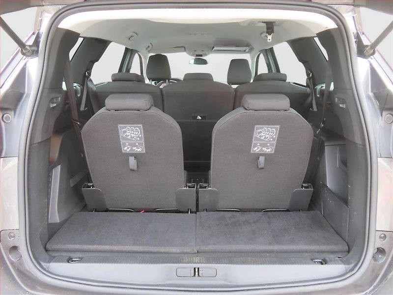 Peugeot 5008 (2021) PureTech 130, Automat, 7 míst - fotka 15 z 19