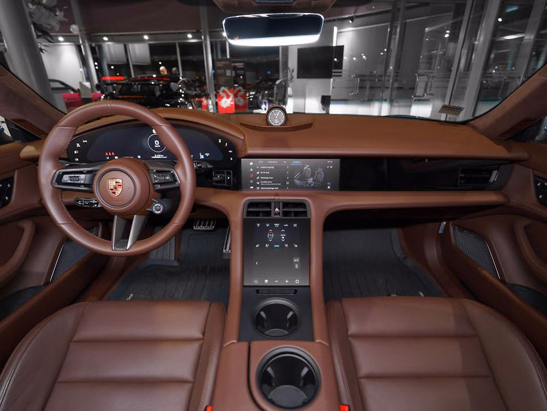 Porsche Taycan 4S Cross Turismo HuD Burm Vent - fotka 13 z 29